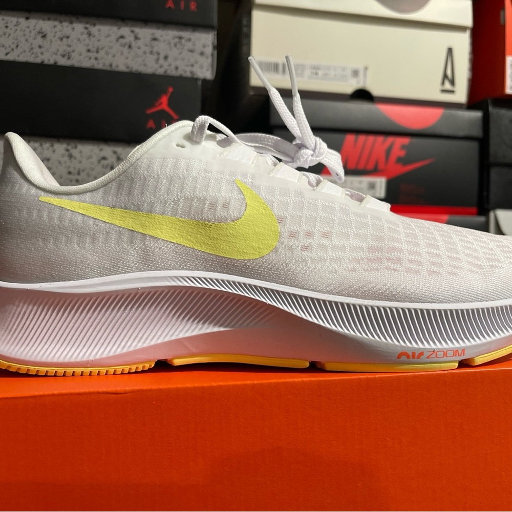 Nike Air Zoom Pegasus 37 Women’s Running Shoes BQ9647-105 Size 12 New With Box.